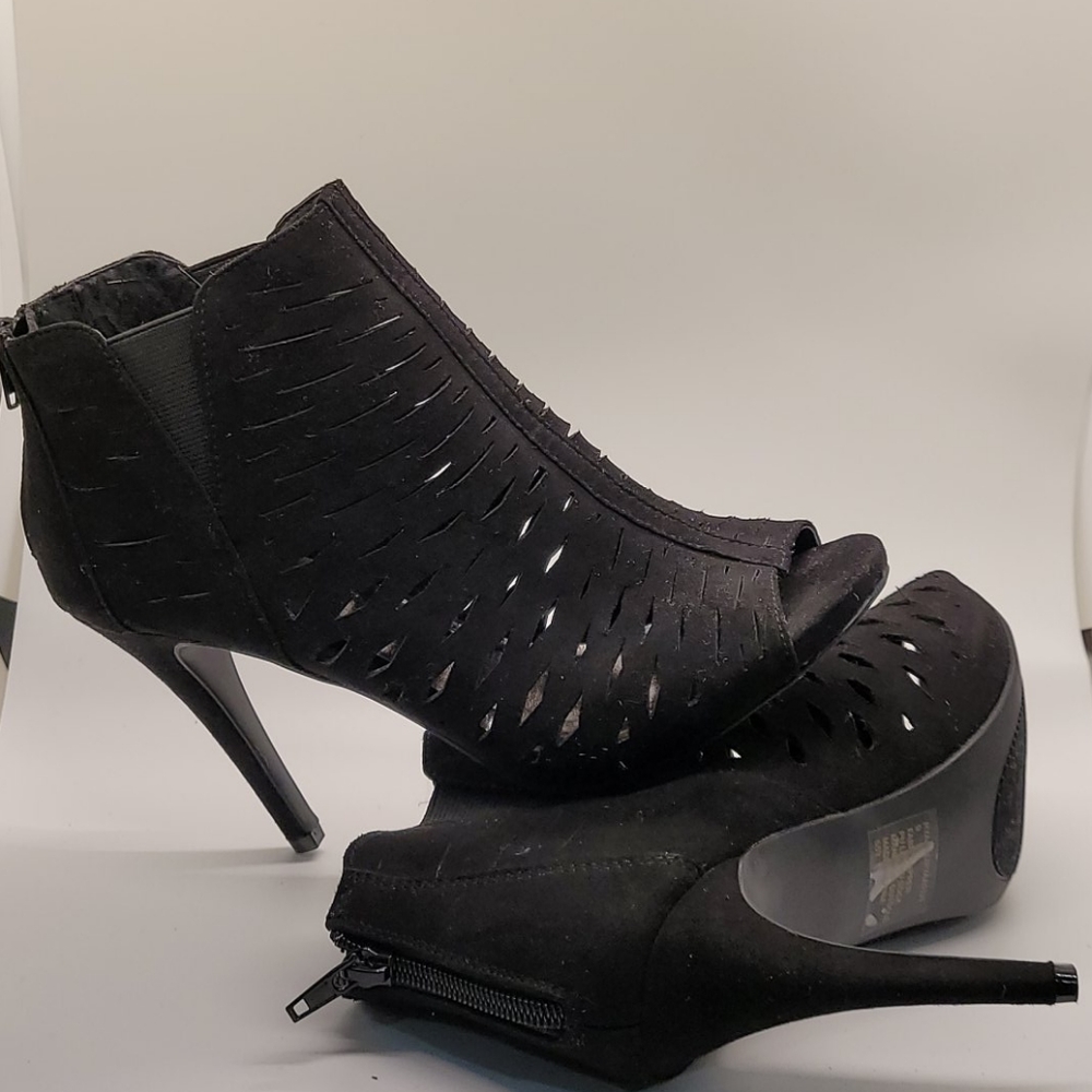 Madden Girl Peep Toe Booties Sz 9